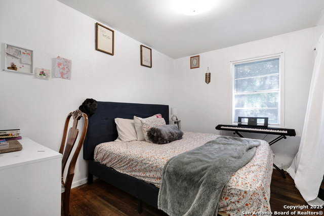 Listing photo id 14 for 2823 Tillie Dr