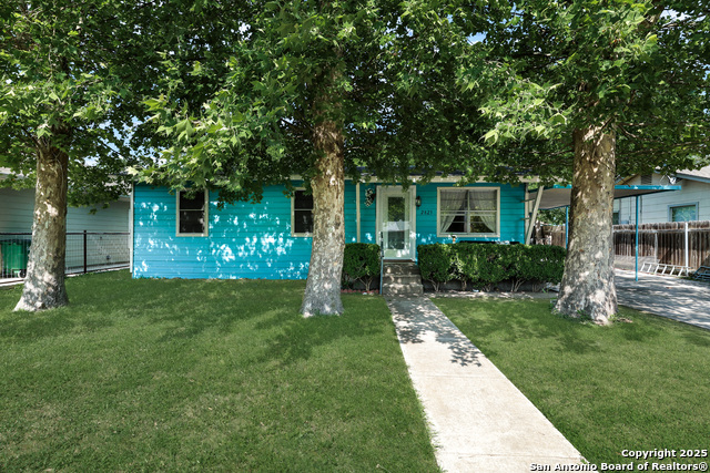 Listing photo id 0 for 2823 Tillie Dr