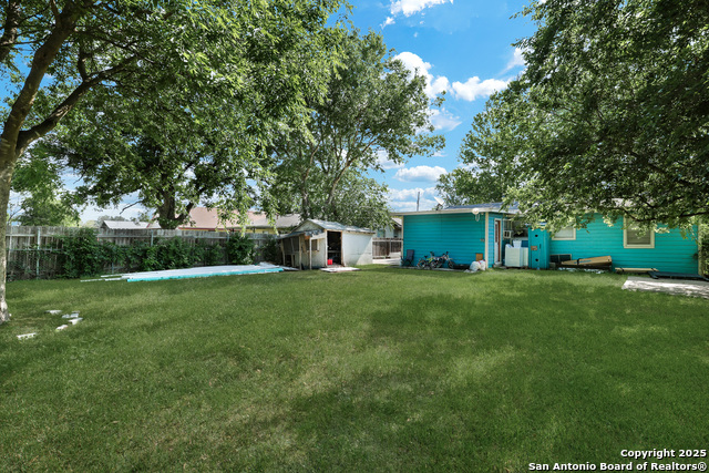 Listing photo id 19 for 2823 Tillie Dr