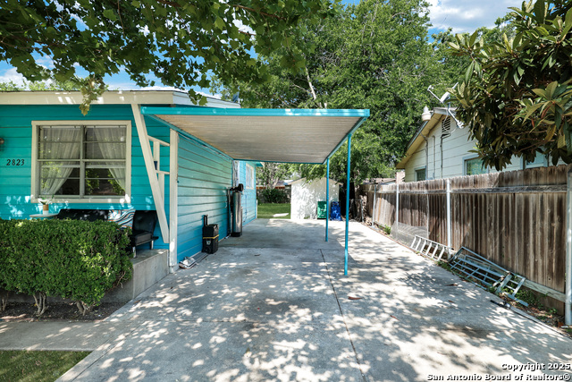 Listing photo id 1 for 2823 Tillie Dr