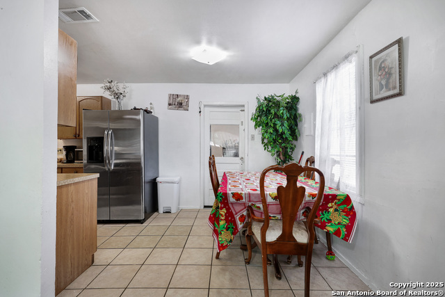 Listing photo id 6 for 2823 Tillie Dr
