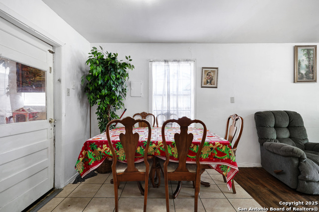 Listing photo id 7 for 2823 Tillie Dr