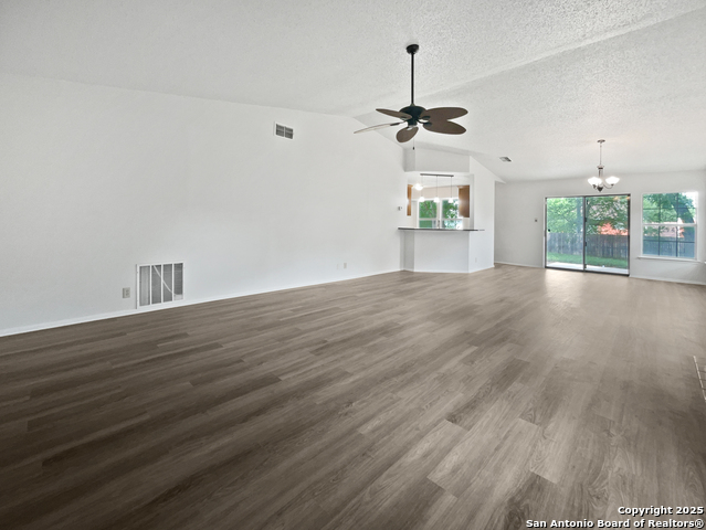 Listing photo id 10 for 9934 Spruce Ridge