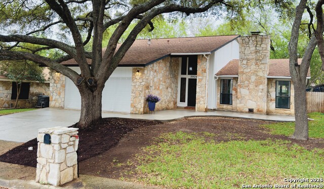 Image 2 of 35 For 2926 Quail Oak St