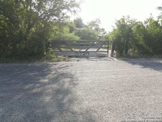 Listing photo id 1 for 2130 Goeth  