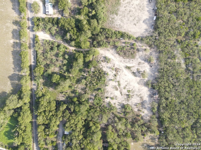 Listing photo id 3 for 2130 Goeth  