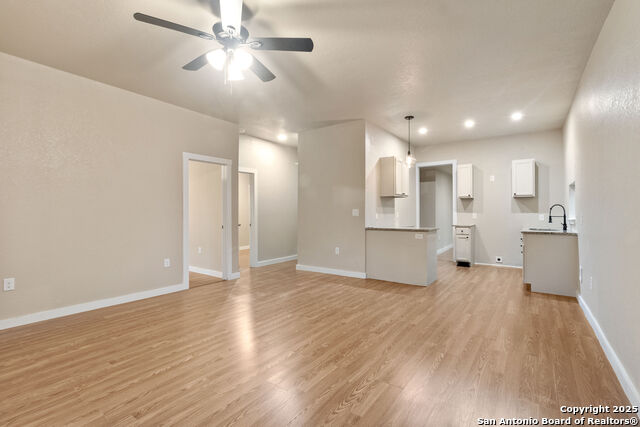 Image 2 of 15 For 1010 W Lynwood