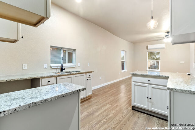 Image 5 of 15 For 1010 W Lynwood
