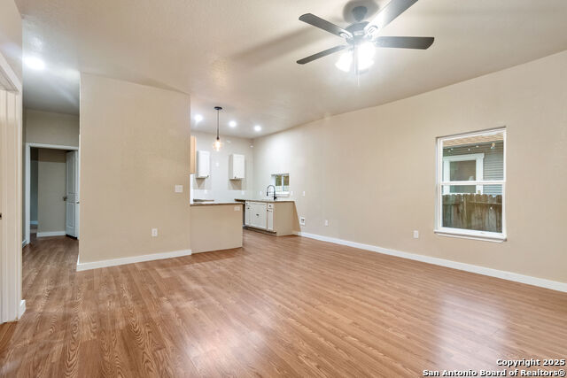 Image 6 of 15 For 1010 W Lynwood