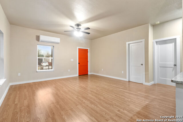 Image 7 of 15 For 1010 W Lynwood