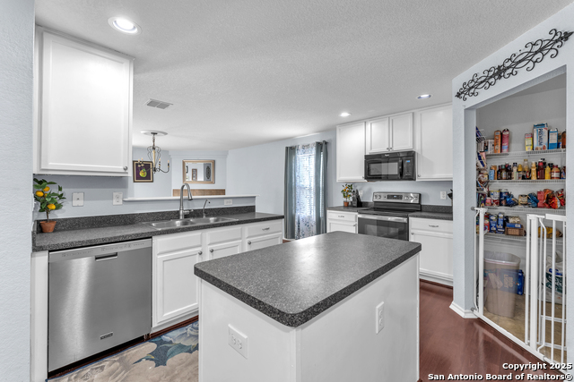 Image 11 of 38 For 208 Gatewood Oak