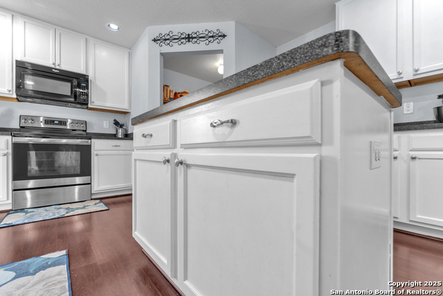 Image 12 of 38 For 208 Gatewood Oak