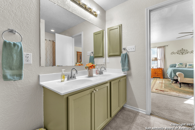 Image 22 of 38 For 208 Gatewood Oak