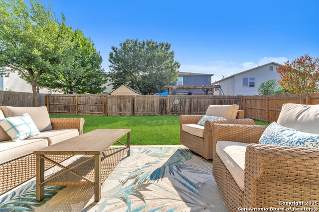 Image 35 of 38 For 208 Gatewood Oak