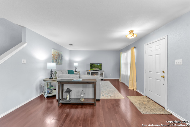 Image 4 of 38 For 208 Gatewood Oak