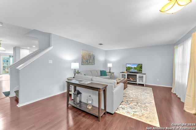 Image 5 of 38 For 208 Gatewood Oak