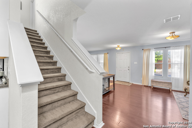 Image 7 of 38 For 208 Gatewood Oak