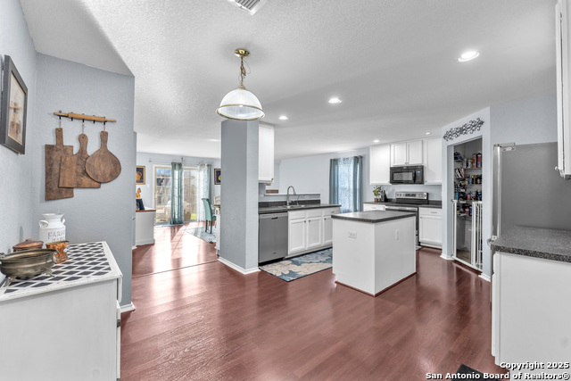 Image 8 of 38 For 208 Gatewood Oak