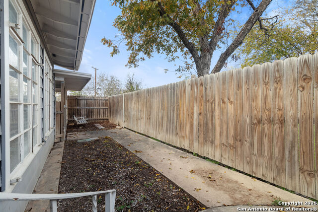 Listing photo id 1 for 311 Karen Lane B