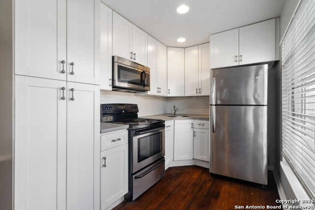 Listing photo id 4 for 311 Karen Lane B