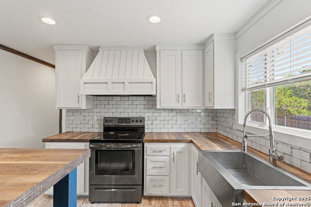 Image 11 of 40 For 306 Wren Cir