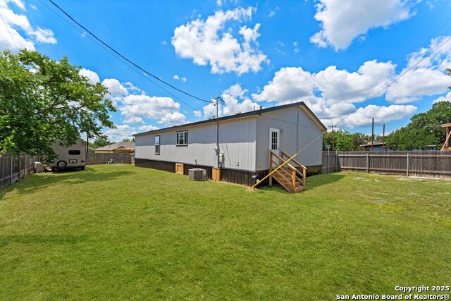 Image 28 of 40 For 306 Wren Cir