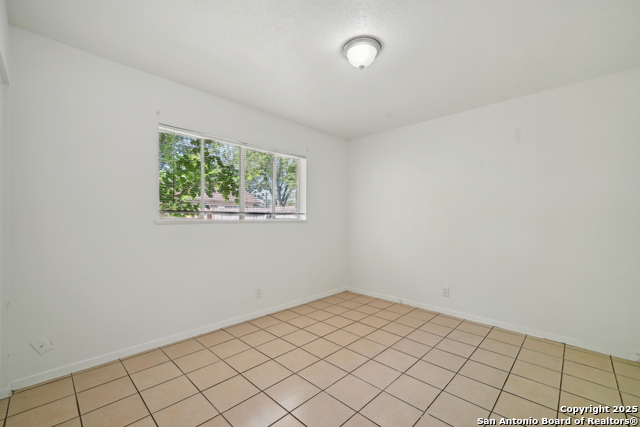 Listing photo id 8 for 802 Durr