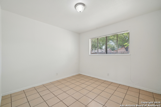 Listing photo id 9 for 802 Durr