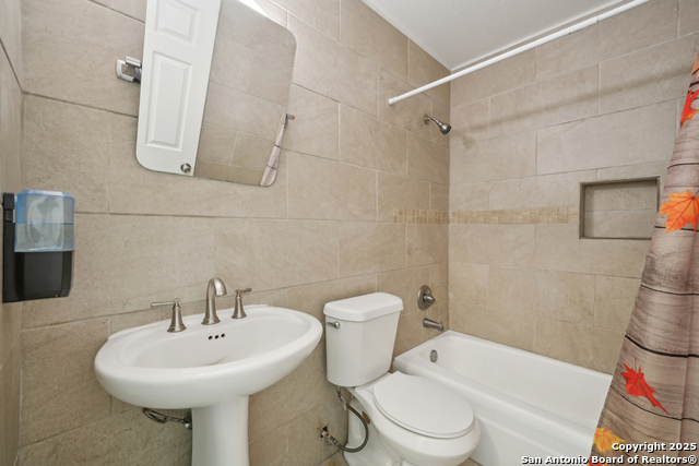 Listing photo id 10 for 802 Durr