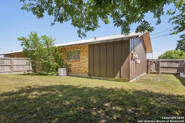 Listing photo id 11 for 802 Durr