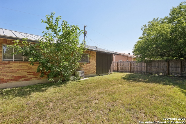 Listing photo id 12 for 802 Durr