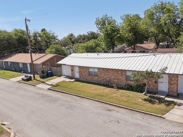 Listing photo id 14 for 802 Durr