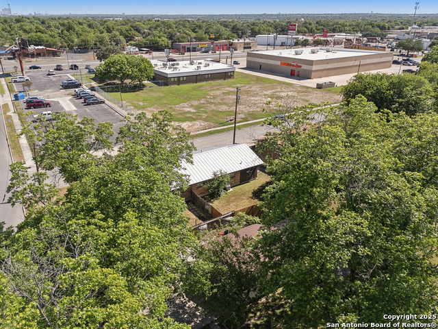 Listing photo id 15 for 802 Durr