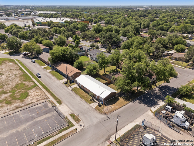 Listing photo id 16 for 802 Durr