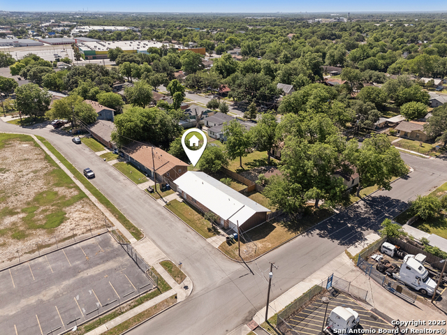 Listing photo id 17 for 802 Durr