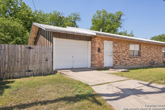Listing photo id 1 for 802 Durr