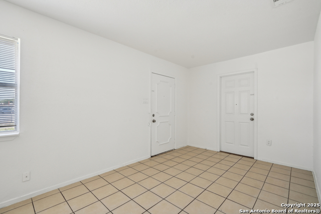 Listing photo id 2 for 802 Durr