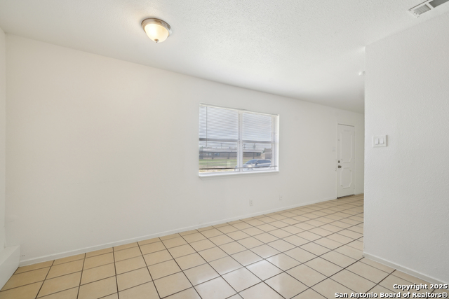 Listing photo id 3 for 802 Durr