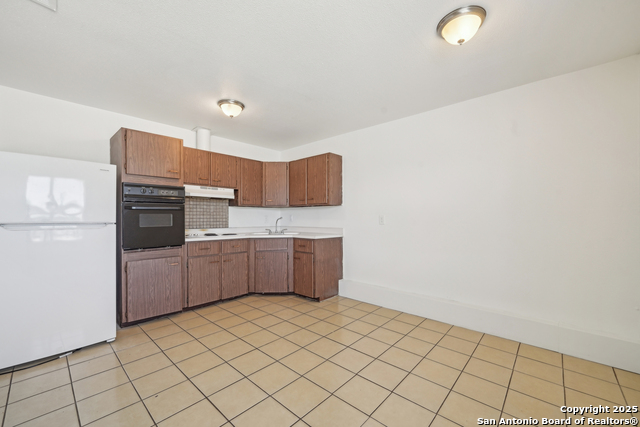 Listing photo id 5 for 802 Durr
