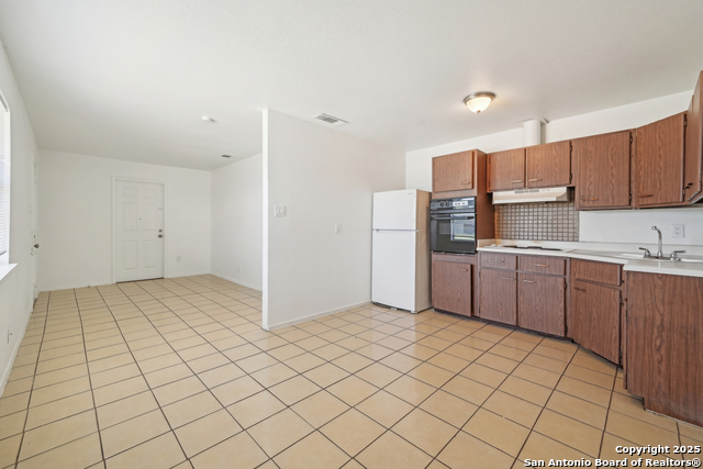 Listing photo id 6 for 802 Durr