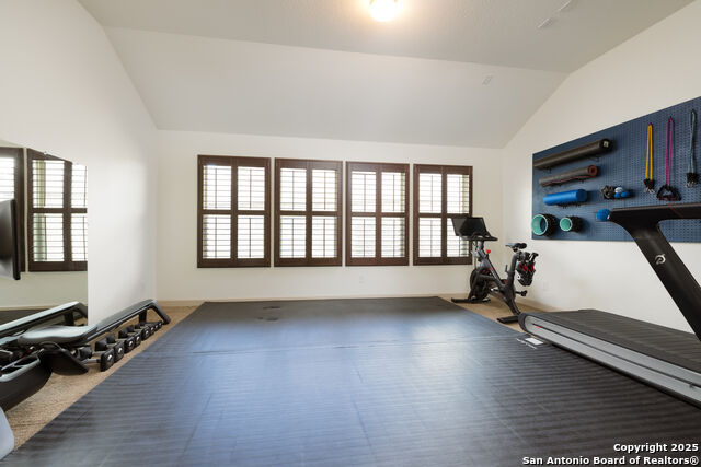 Listing photo id 8 for 1041 Water Oak