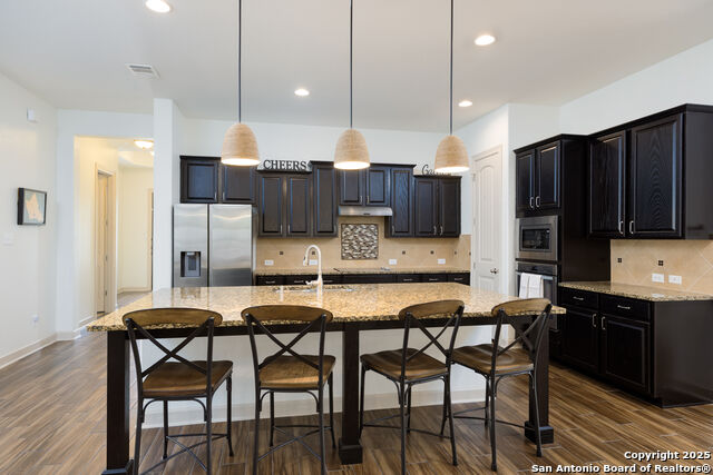 Listing photo id 9 for 1041 Water Oak