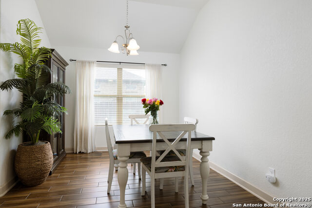 Listing photo id 12 for 1041 Water Oak