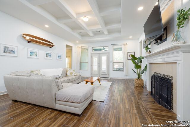 Listing photo id 13 for 1041 Water Oak