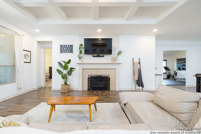 Listing photo id 14 for 1041 Water Oak