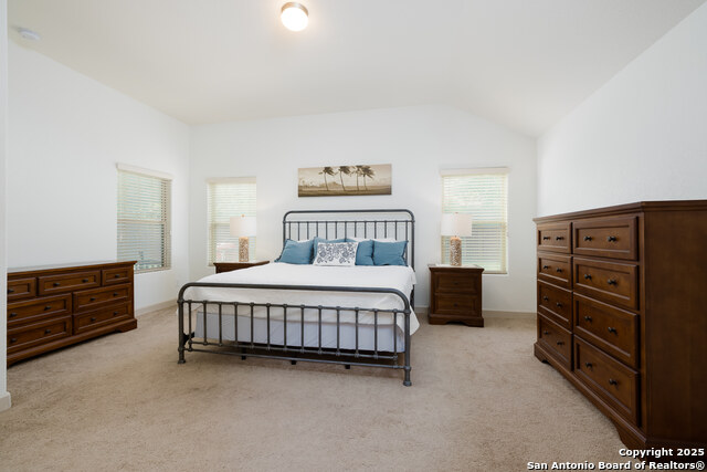 Listing photo id 15 for 1041 Water Oak