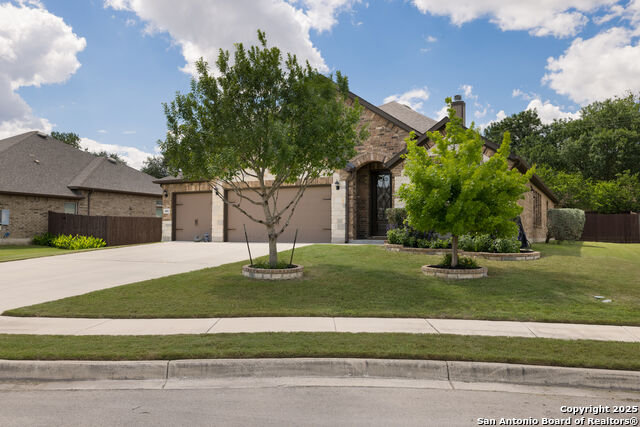 Listing photo id 2 for 1041 Water Oak