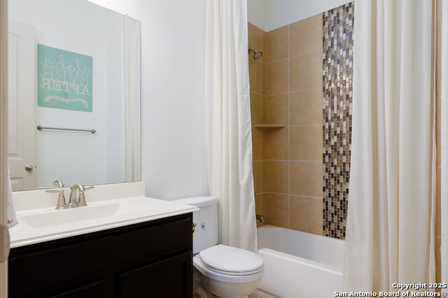 Listing photo id 7 for 1041 Water Oak