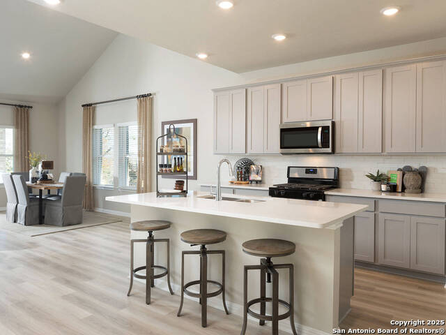 Listing photo id 0 for 18243 Ansley