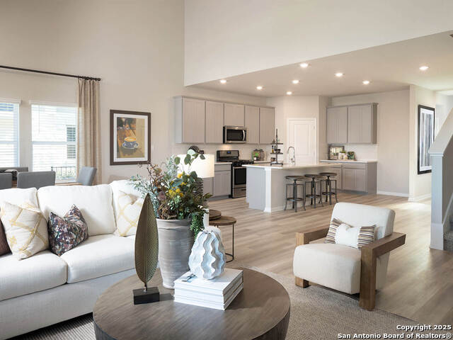 Listing photo id 1 for 18243 Ansley